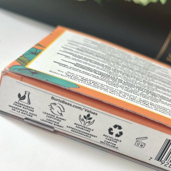 🏷️ Burt’s Bees set of 4 moisturizing lip balm - Picture 7 of 10